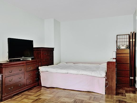 5th image of 300 E 40th St APT 23L