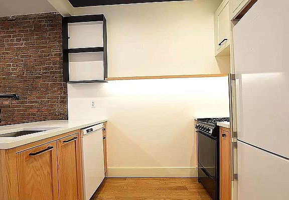 3rd image of 431 Throop Ave #3R