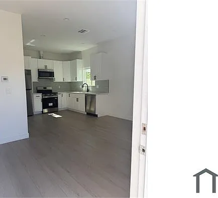 2 bed, 650 sqft, $2,595 — Photo 2