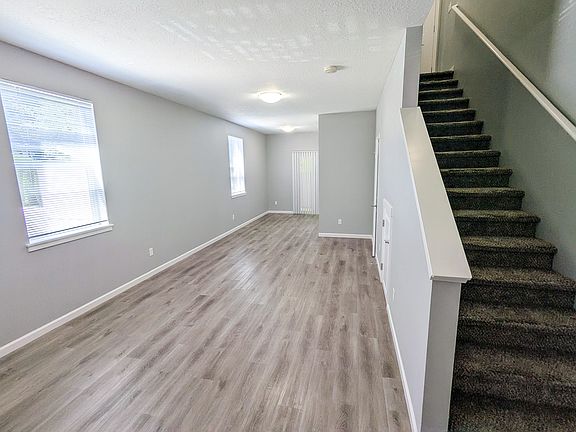 4th image of 1040 Park Ave NE #105