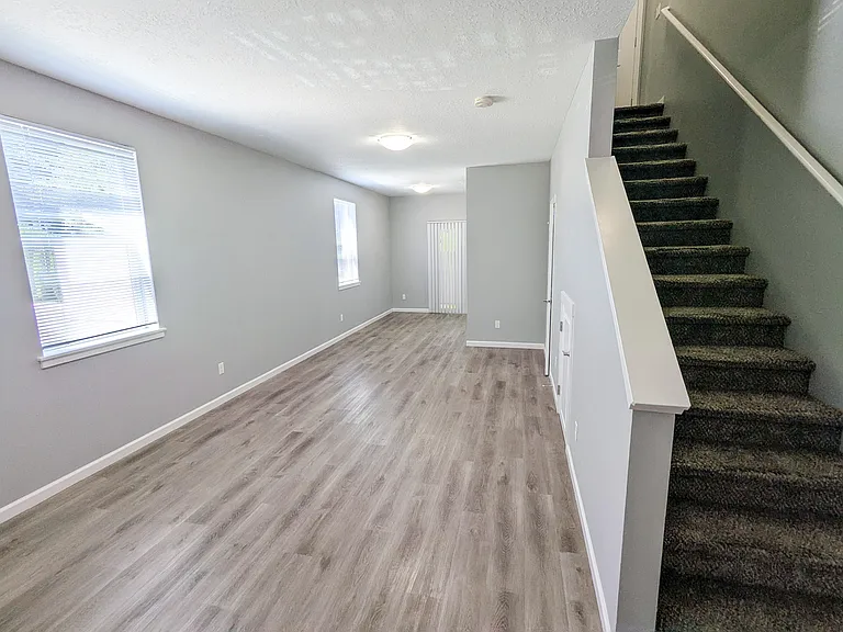 1040 Park Ave NE #105 — Photo 4