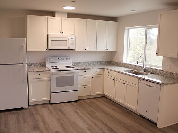 4th image of 79 NE Skipanon Dr APT C302