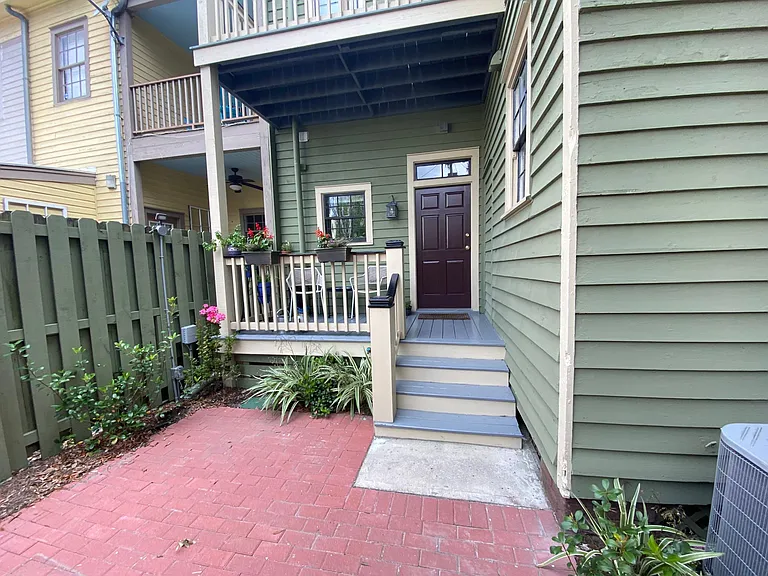 201 W Duffy St #A — Photo 5