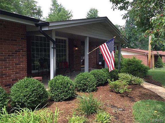 3rd image of 818 Westwood Dr