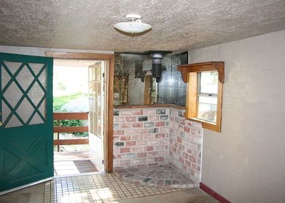 3rd image of 23119 Horseshoe Ln