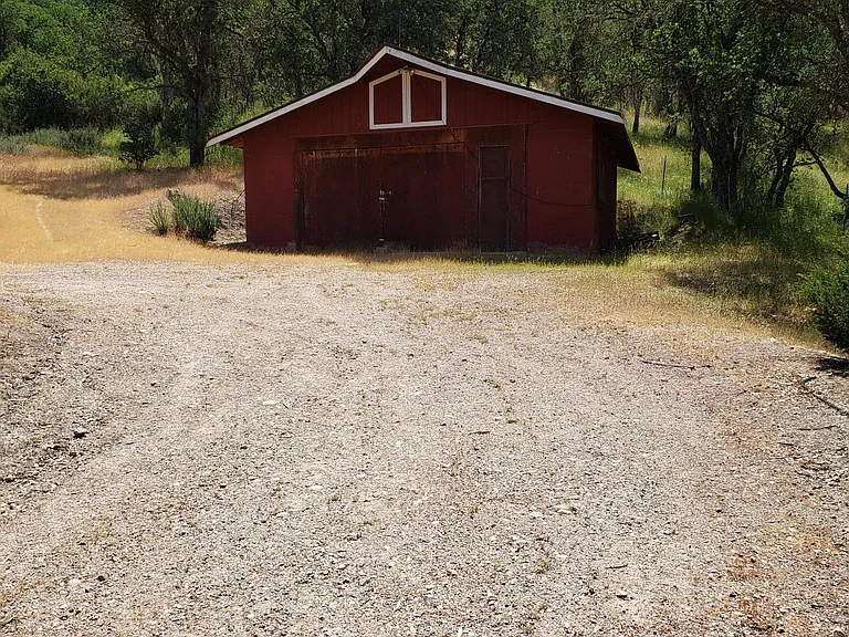 Detached Garage