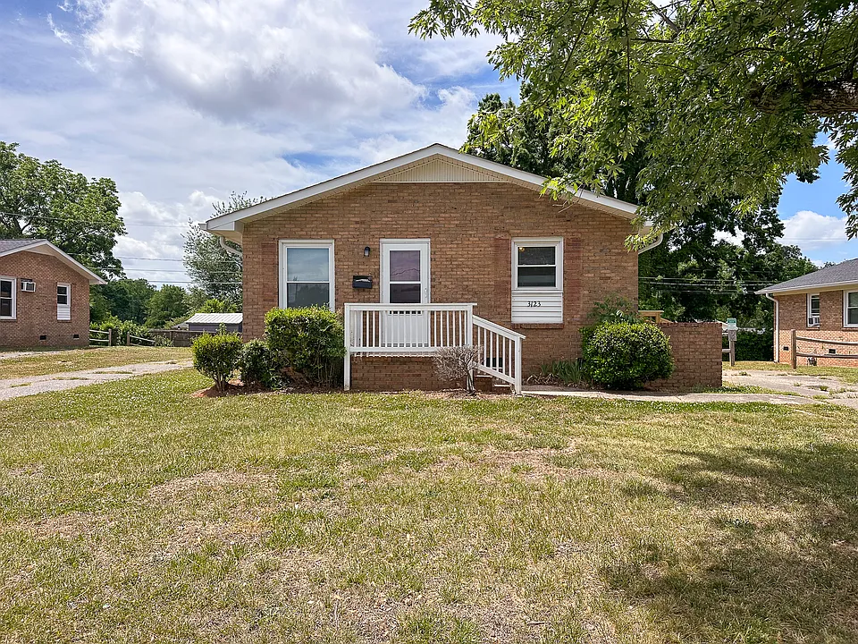 3123 Fairbrook Dr