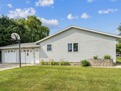 620 Ranchwood Dr, Bird Island, MN, 55310