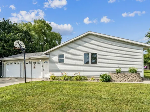 620 Ranchwood Dr, Bird Island, MN 55310