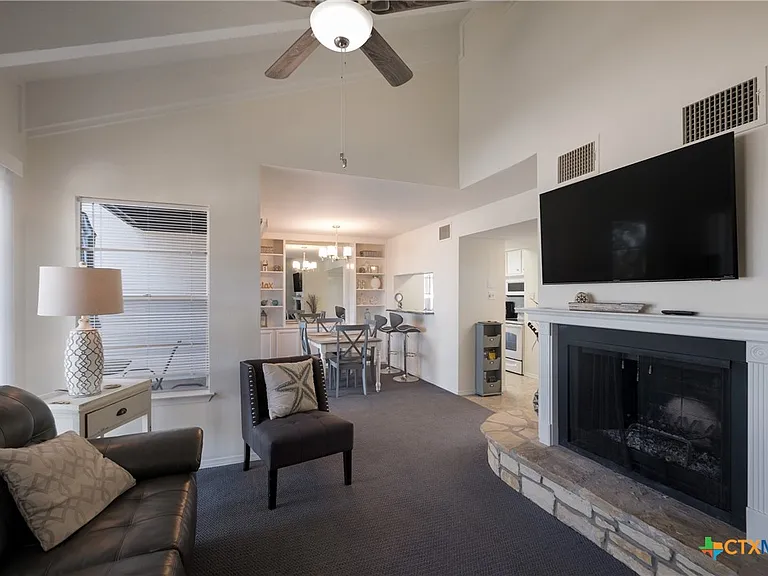 1135 Parkview Dr #C16 — Photo 6