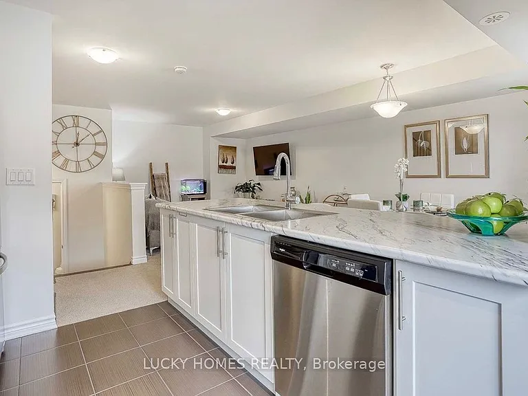 85 Sutcliffe Dr — Photo 3