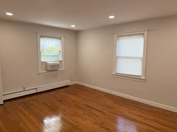 520 Liberty Ave APT 1, Williston Park, NY 11596