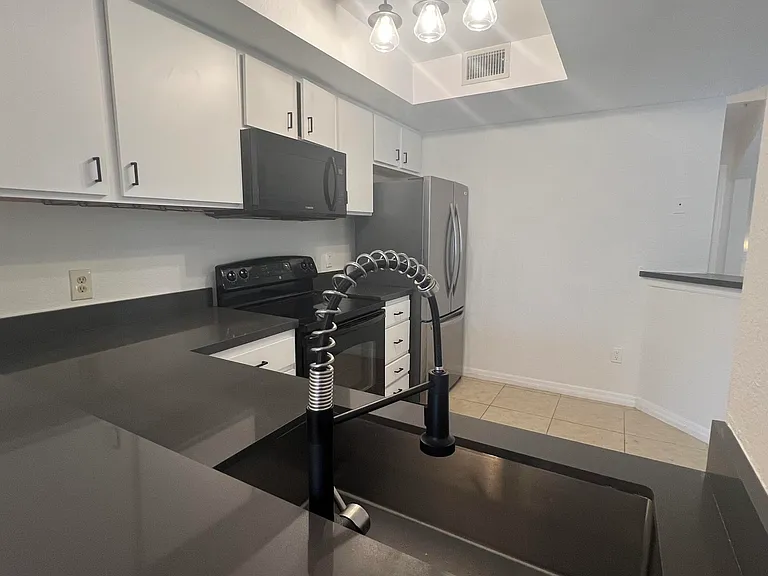 735 SW 148th Ave #1702 — Photo 4