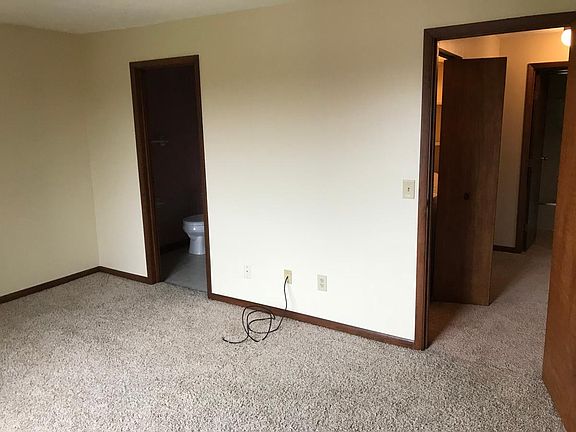 5th image of 2055 Woodtrail Dr APT 105