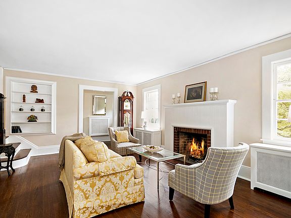 4th image of 203 Larchmont Ave