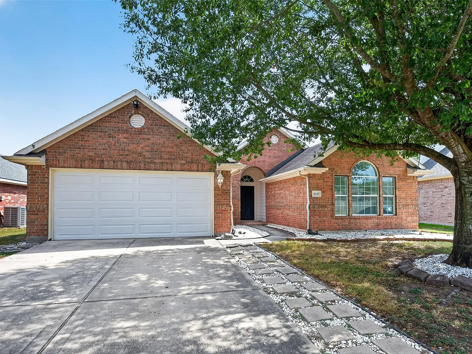 4 bed, 3.0 bath, 1904 sqft, $2,500 — Photo 1