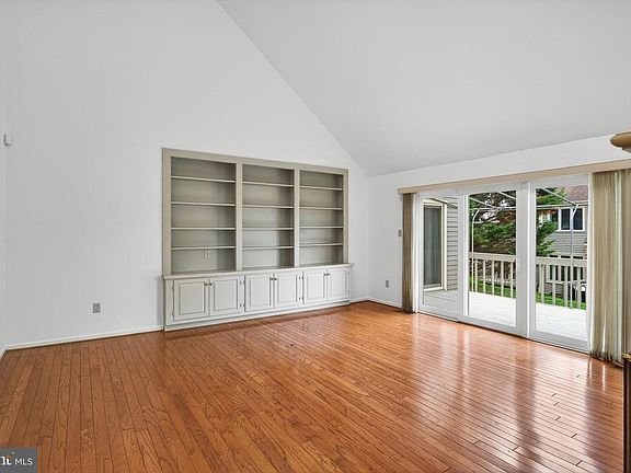 3rd image of 1110 Mews Ln