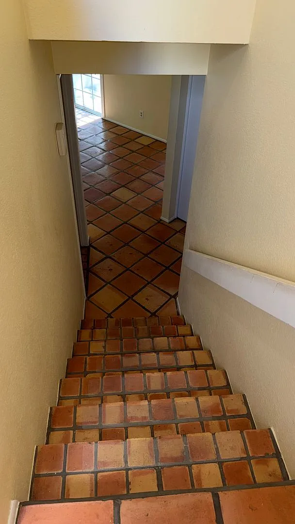 Spacious Towhhouse with Sautillo Tile — Photo 3