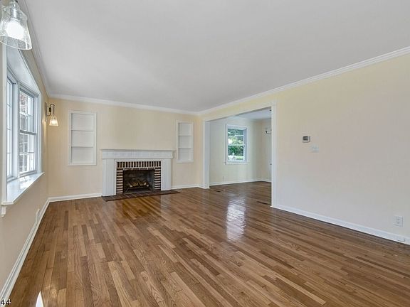 5th image of 18 Crystal Ave