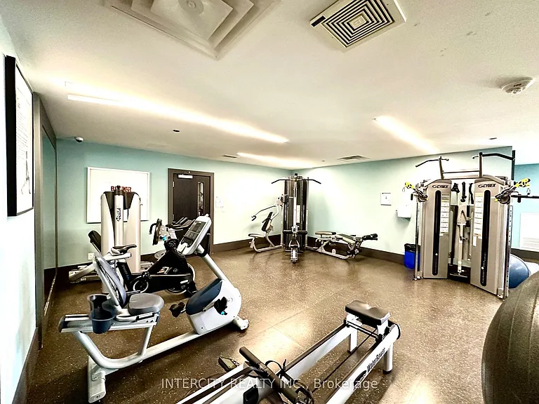 297 College St #820 — Photo 20