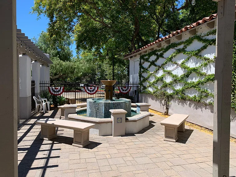 HOA Lago Santa Margarita Beach Club with complementary WiFi and BBQ.