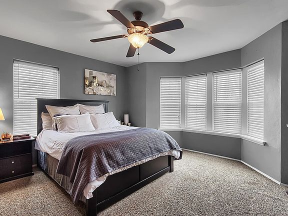 4th image of 9105 Flores Dr