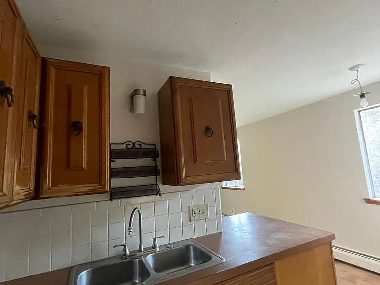 100 Artesian Dr — Photo 5