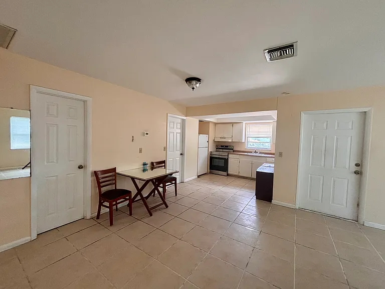 1319 S Alhambra Cir #A — Photo 3