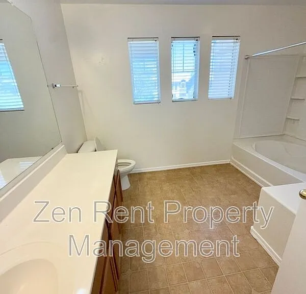 4237 E Windsor Dr — Photo 3