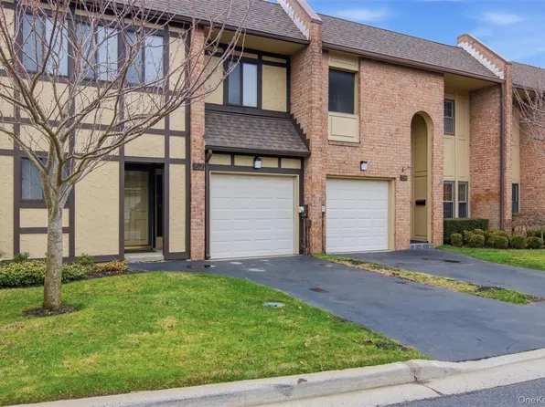 54 Southgate Circle, Massapequa Park, NY 11762