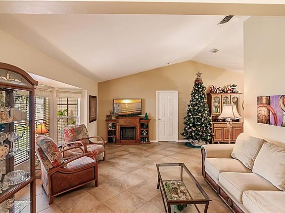 4th image of 9810 Country Oaks Dr
