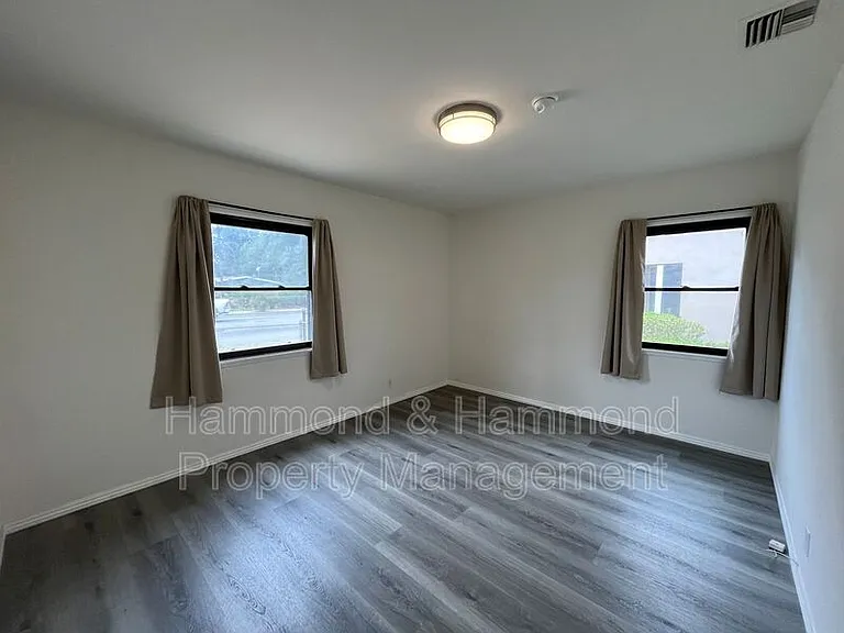 18003 Saticoy St — Photo 14