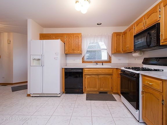3rd image of 16608 Fairfax Ct