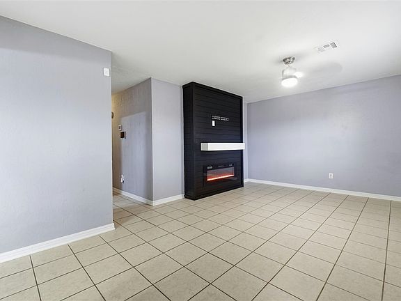5th image of 3914 SW Hickory Ln
