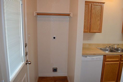 4th image of 316 Elbert Ln #A