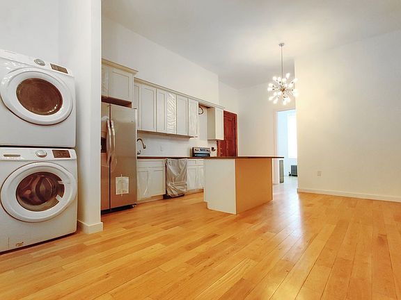 3rd image of 113 E 2nd St APT 1