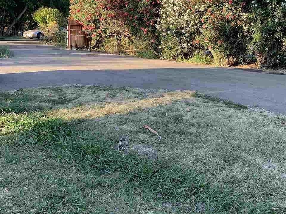 2nd image of 2880 Taylor Rd