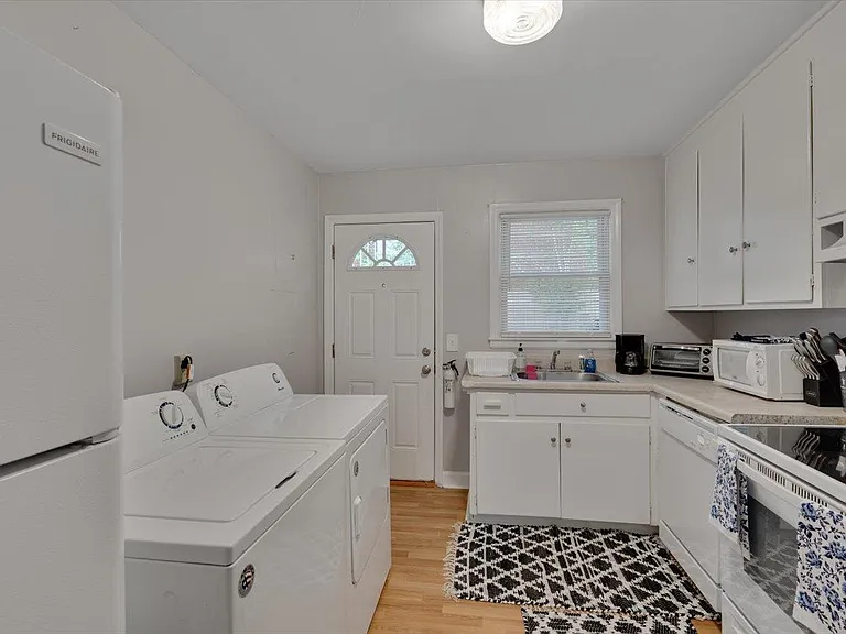 815 W Markham Ave #A — Photo 24