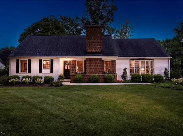 46 Clairhaven Rd, Hudson, OH 44236