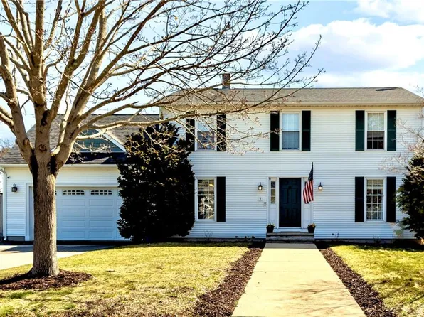 5 Caldarone St, Barrington, RI 02806
