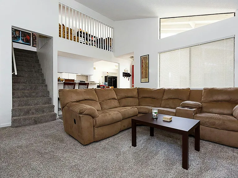 3315 Victoria Pl — Photo 2
