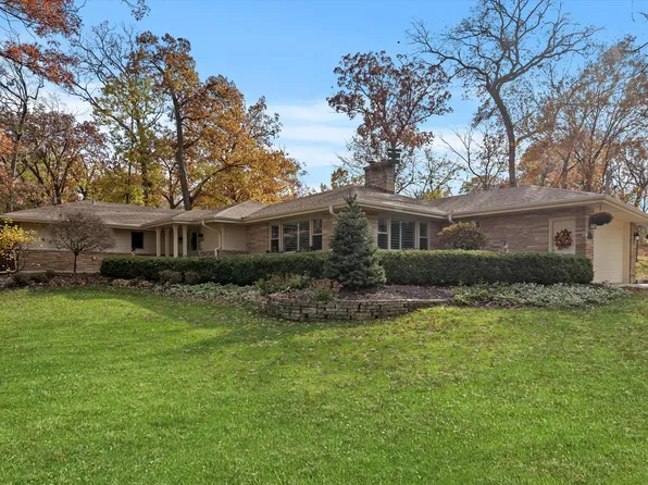 905 Cedar St, Willow Springs, IL 60480