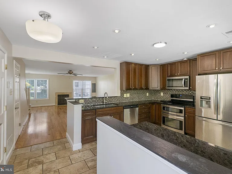 124 Barnsfield Ct #216 — Photo 8