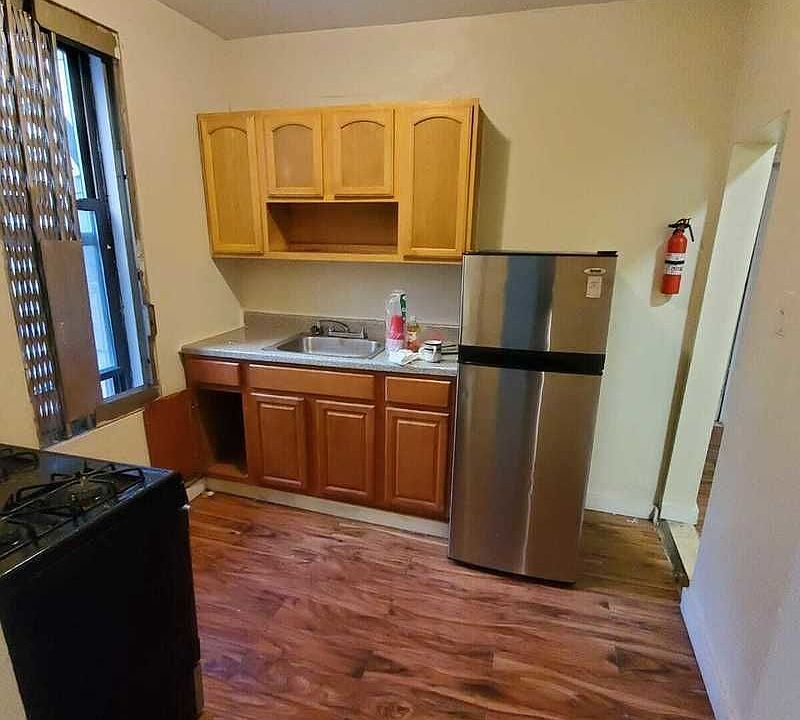 1st image of 404 E 21st St #B3