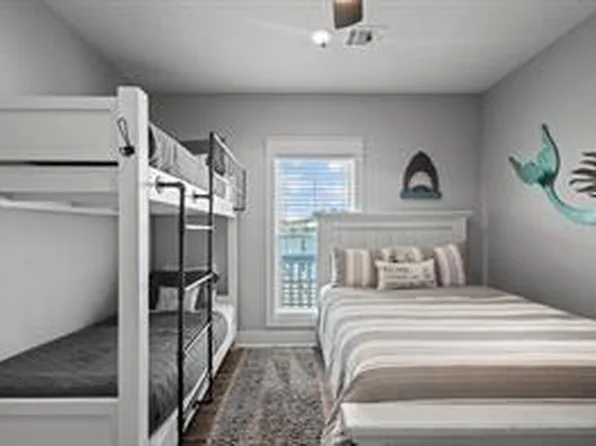 109 Ocean View Dr, Crystal Beach, TX 77650