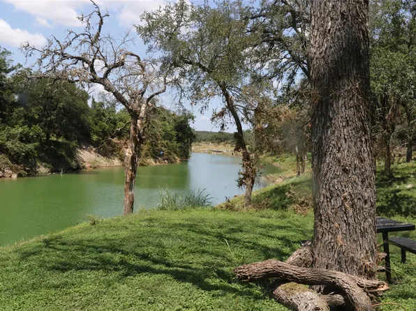 1610 Paradise Pkwy, Canyon Lake, TX 78133