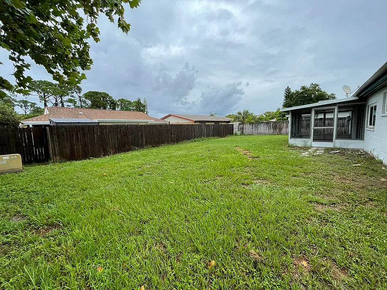 3937 Claremont Dr — Photo 14
