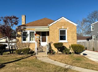 886 E Thacker St, Des Plaines, IL 60016