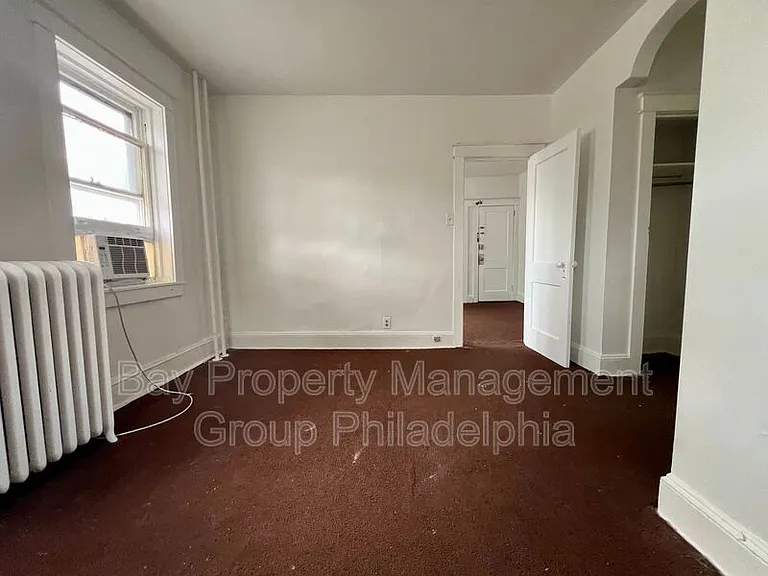 1001 Clifton Ave #2R — Photo 9