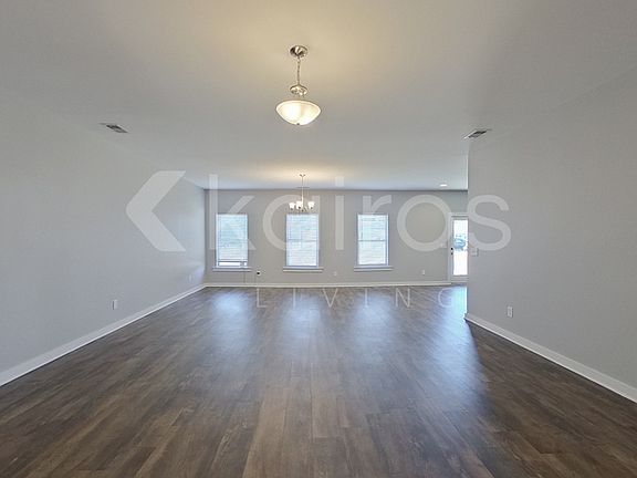 2nd image of 204 White Oak Cir
